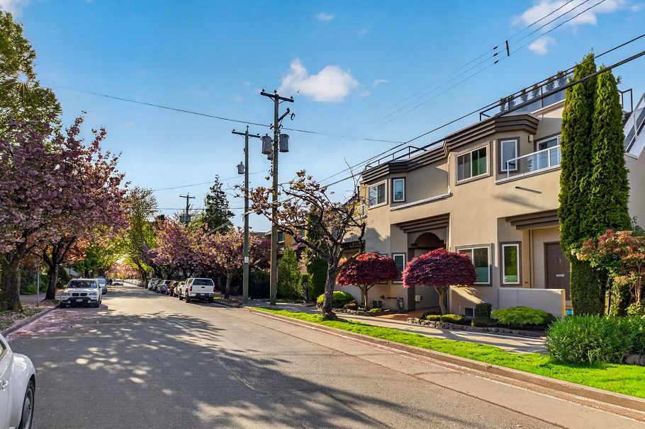1261 W 7th Avenue Vancouver, BC - 38