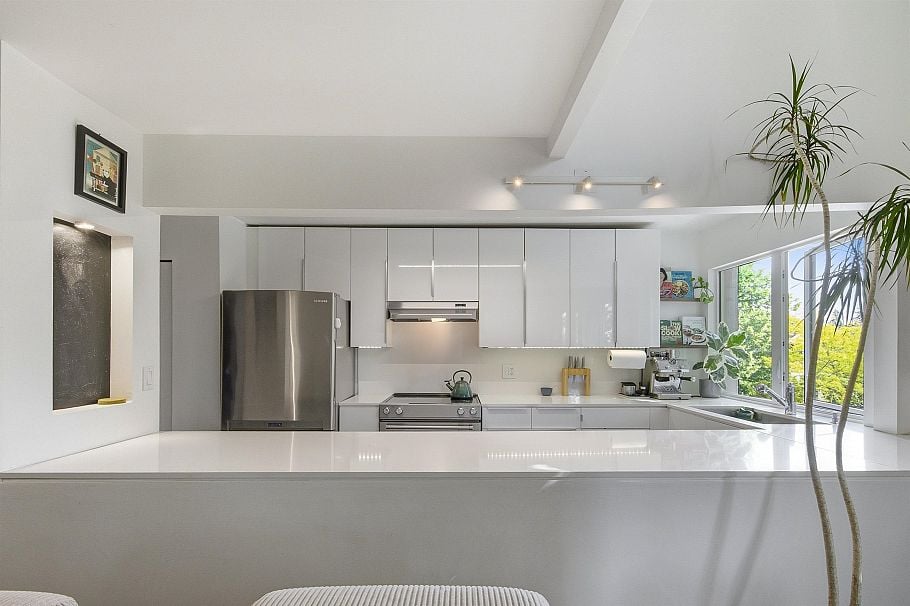 201 3465 Glen Drive Vancouver, BC - 2