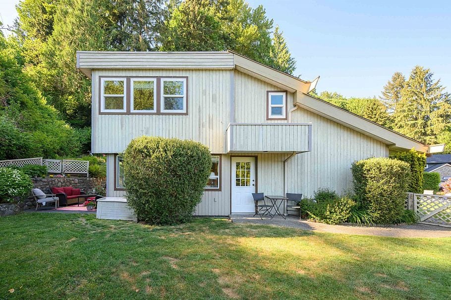 1747 Bellelynn Place North Vancouver, BC - 18