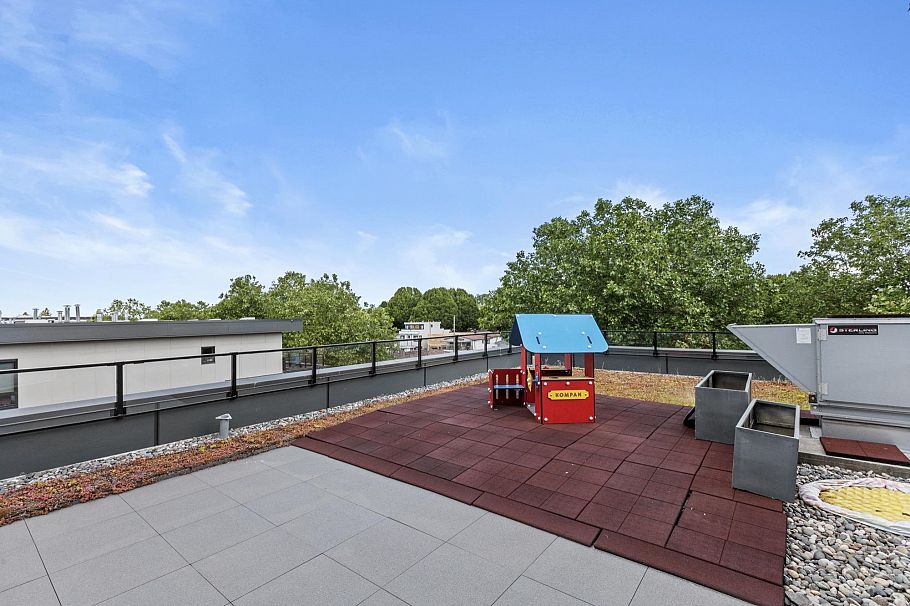 102 2688 Duke Street Vancouver, BC - 21