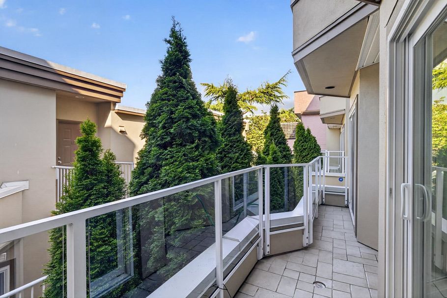 1261 W 7th Avenue Vancouver, BC - 25