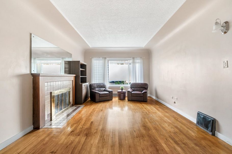 1032 E 49th Avenue Vancouver, BC - 5