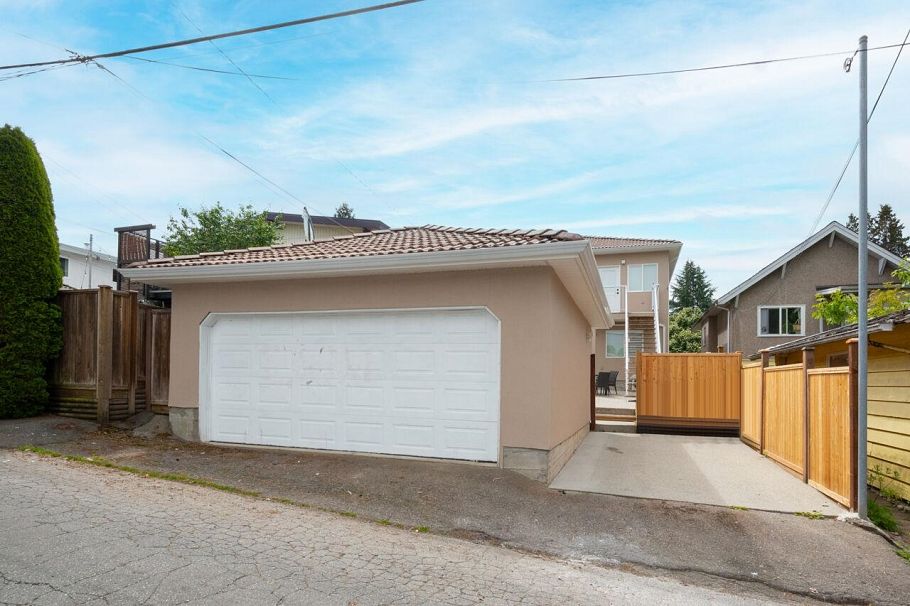 827 E 32nd Avenue Vancouver, BC - 40