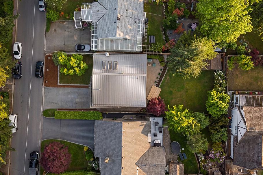 676 Wellington Drive North Vancouver, BC - 38