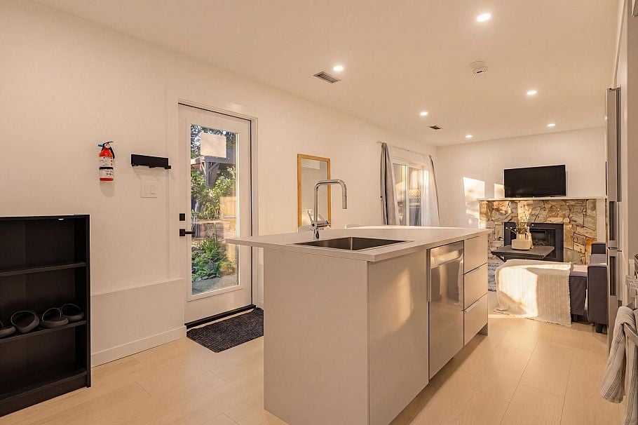 2221 Bowser Avenue North Vancouver, BC - 25