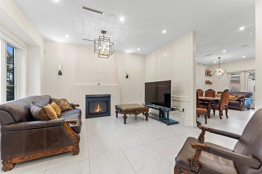 2719 E 46th Avenue Vancouver, BC - 5