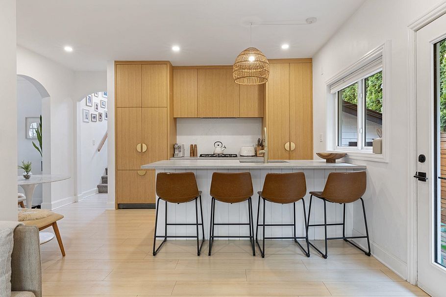 737-745 St. Andrews Avenue North Vancouver, BC - 1