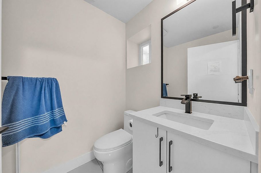1620 E 53rd Avenue Vancouver, BC - 33