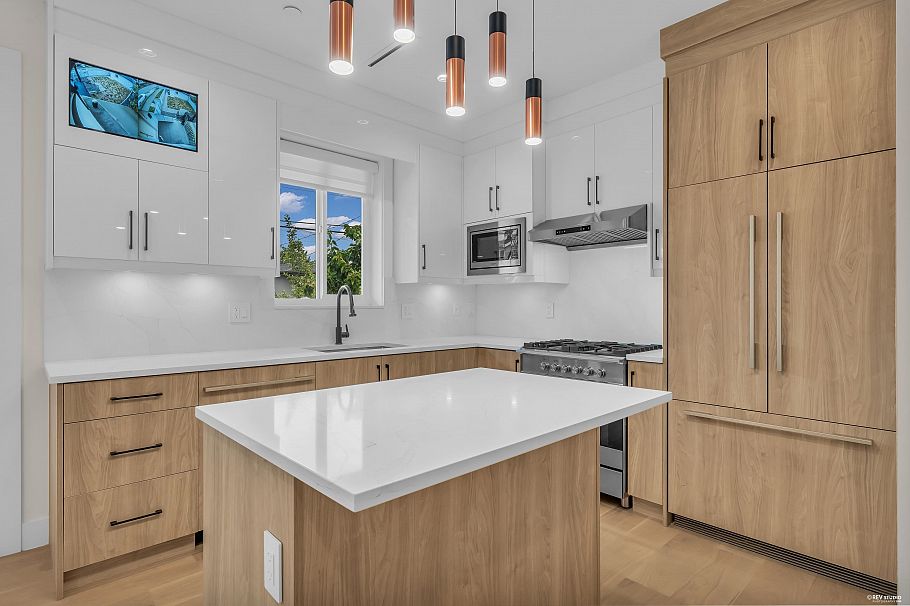 1620 E 53rd Avenue Vancouver, BC - 12