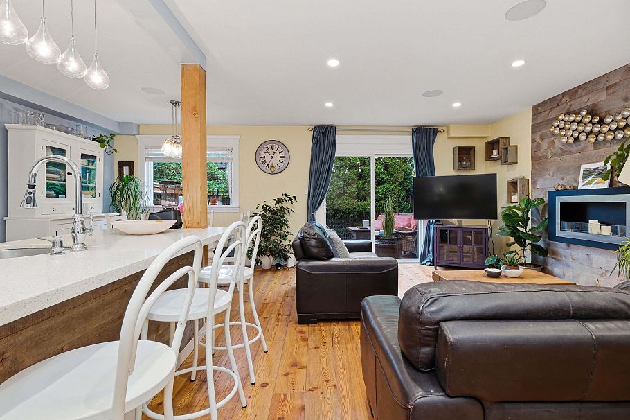 1126 Premier Street North Vancouver, BC - 3