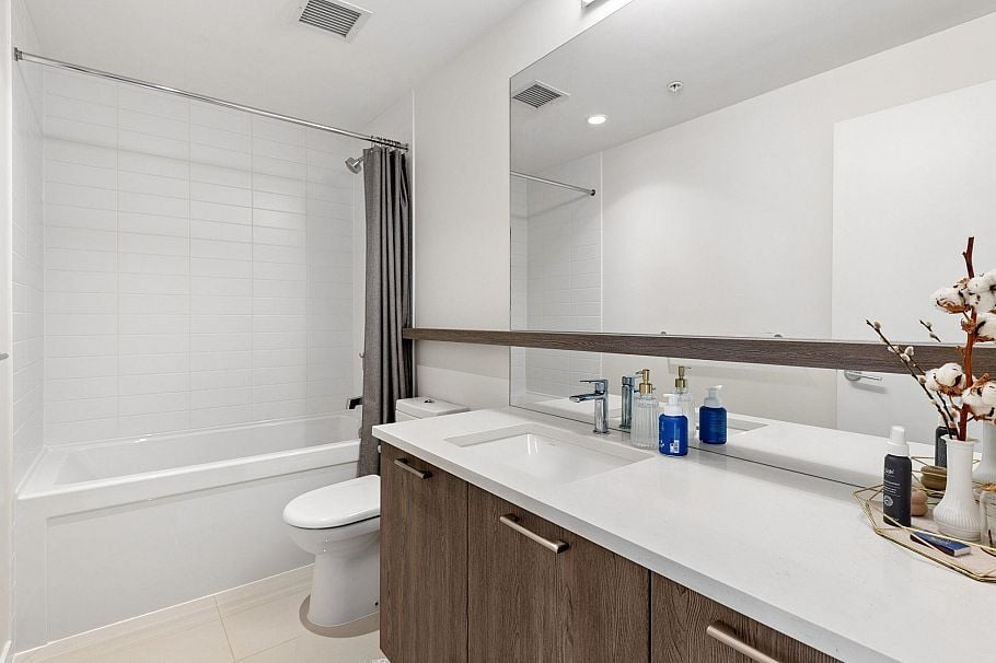 211 625 E 3rd Street North Vancouver, BC - 16