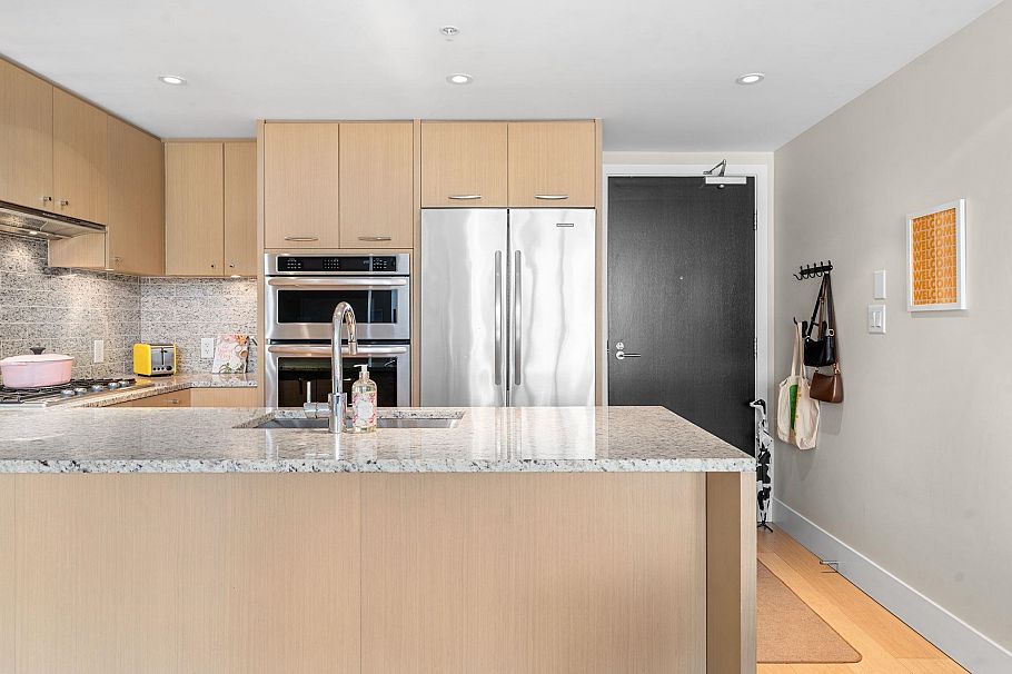 311 150 W 15 Street North Vancouver, BC - 7