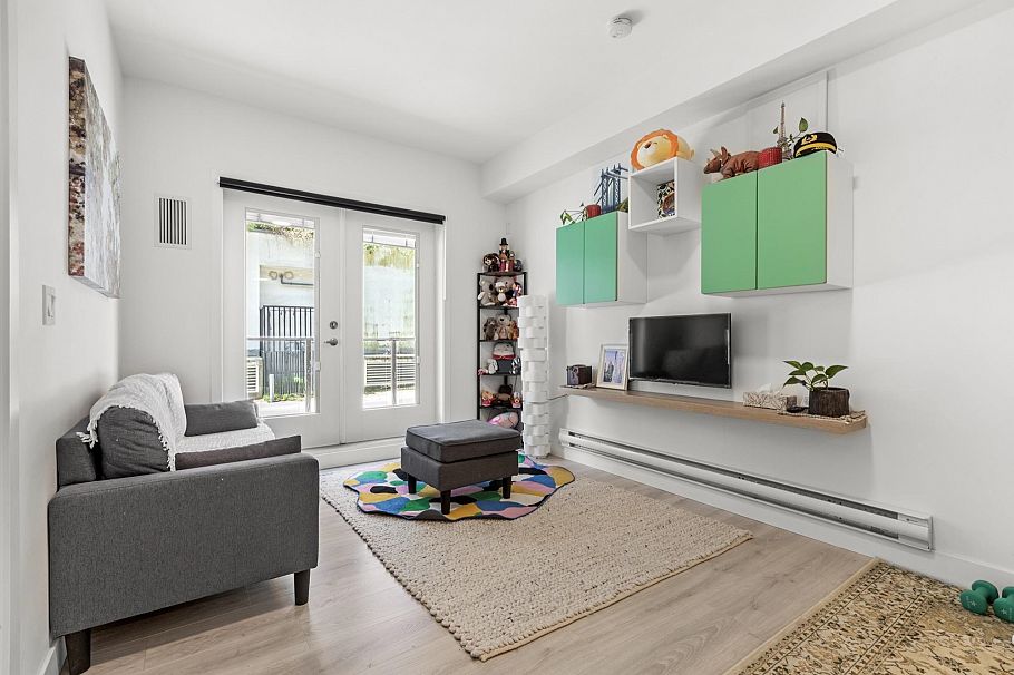 102 2688 Duke Street Vancouver, BC - 4