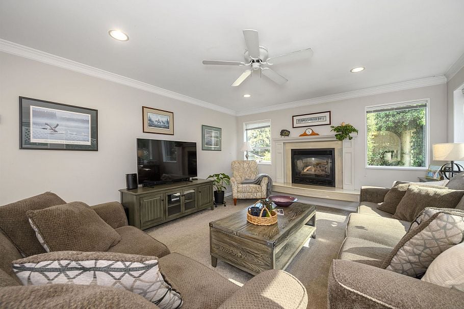 1747 Bellelynn Place North Vancouver, BC - 9