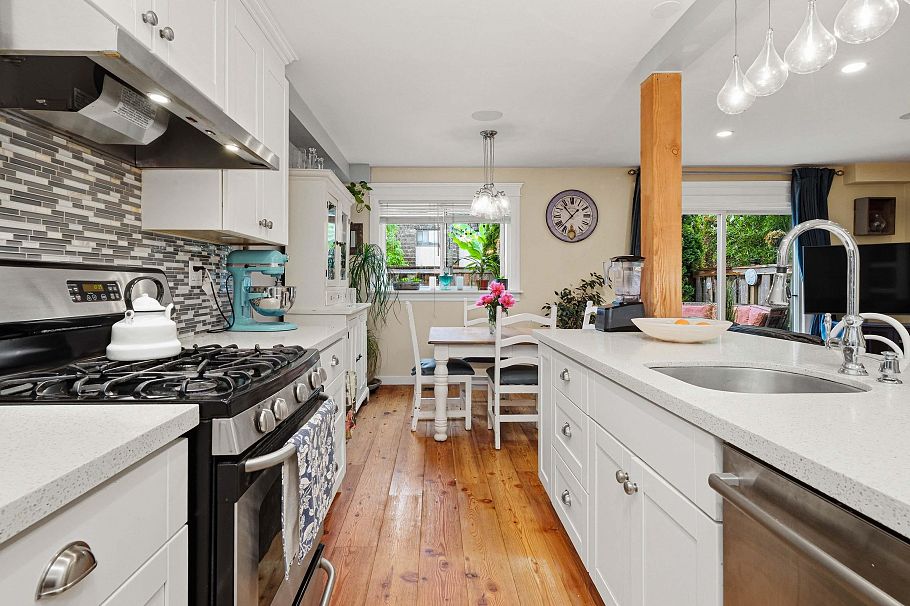 1126 Premier Street North Vancouver, BC - 9