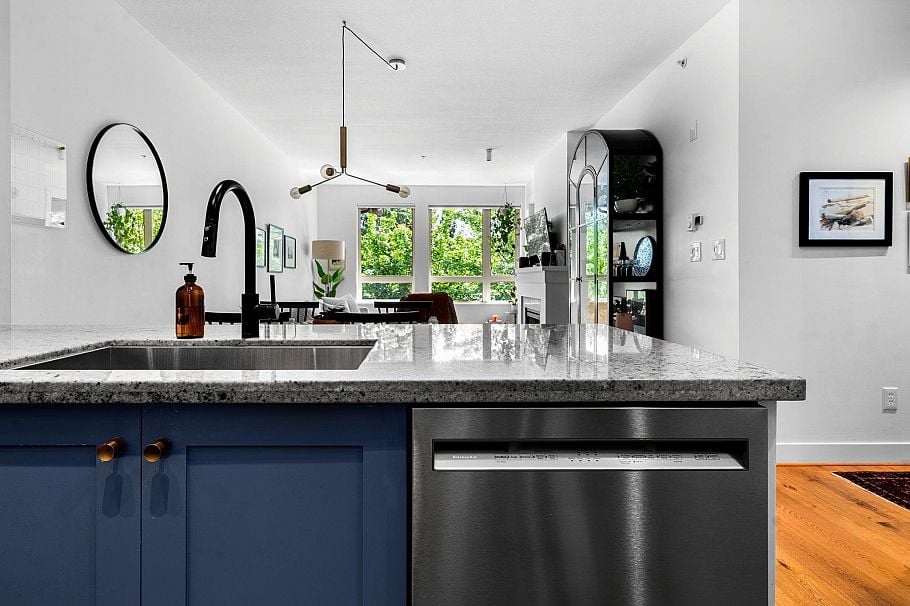 412 2601 Whiteley Court North Vancouver, BC - 15