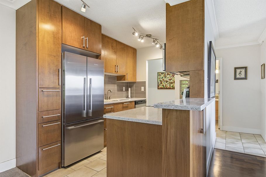222 340 W 3rd Street North Vancouver, BC - 2