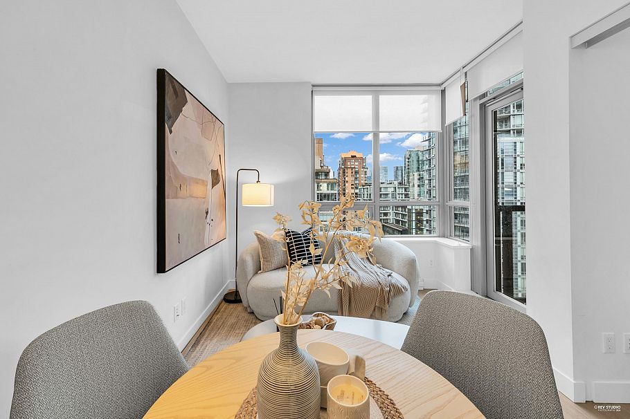 1605 1308 Hornby Street Vancouver, BC - 1