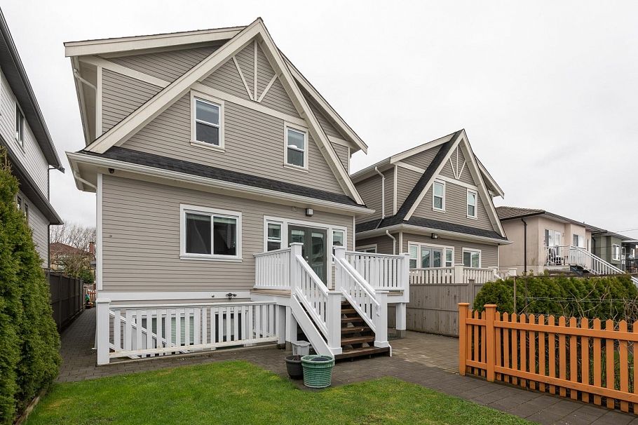 2255 E 35th Avenue Vancouver, BC - 33