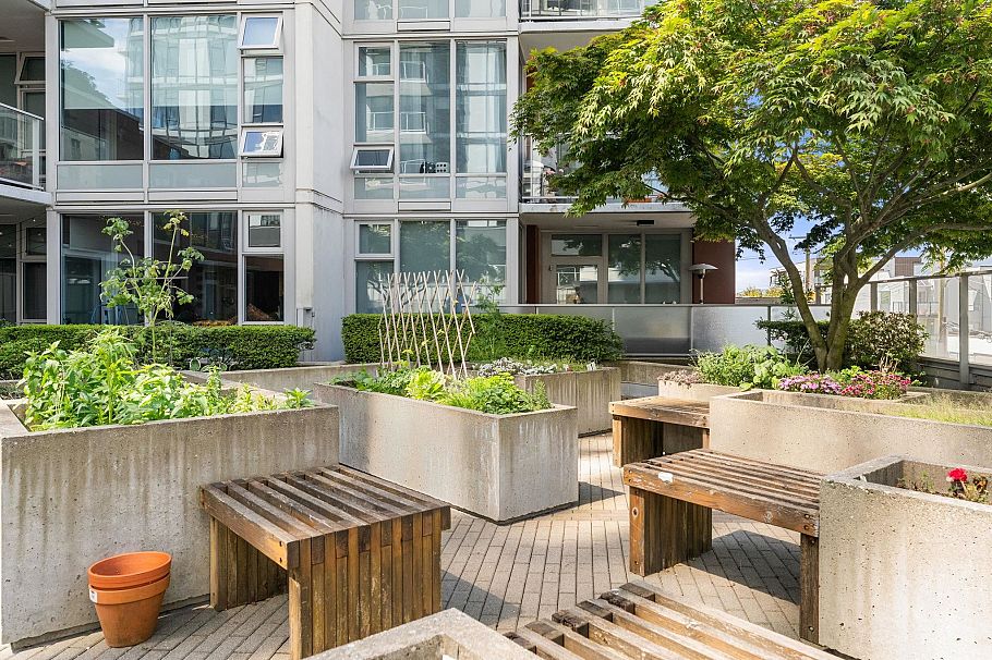 311 150 W 15 Street North Vancouver, BC - 33