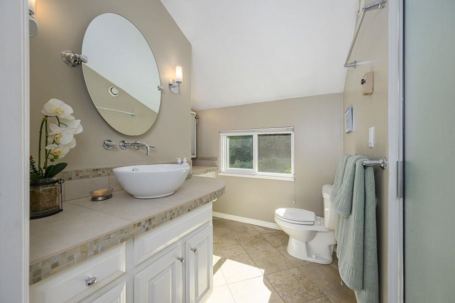1747 Bellelynn Place North Vancouver, BC - 25