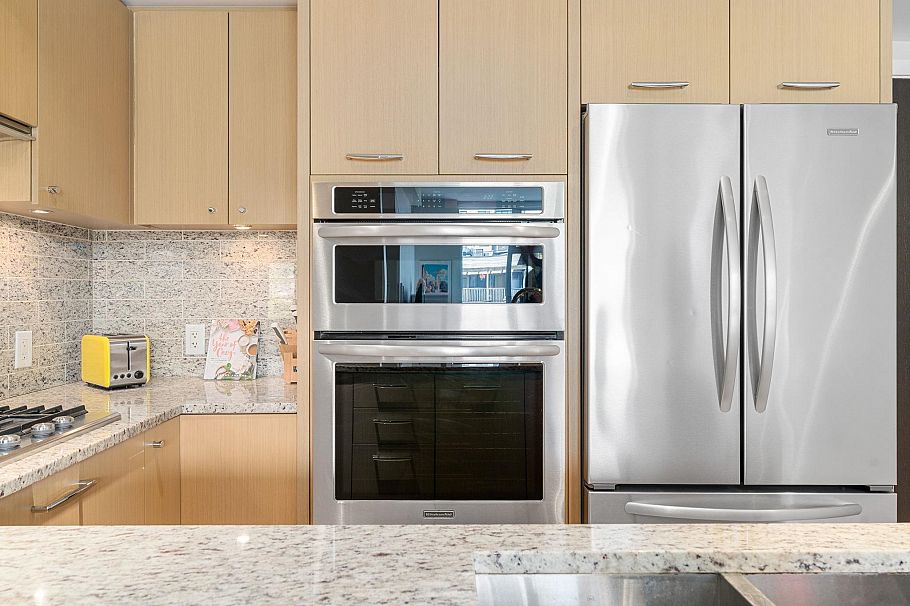 311 150 W 15 Street North Vancouver, BC - 5