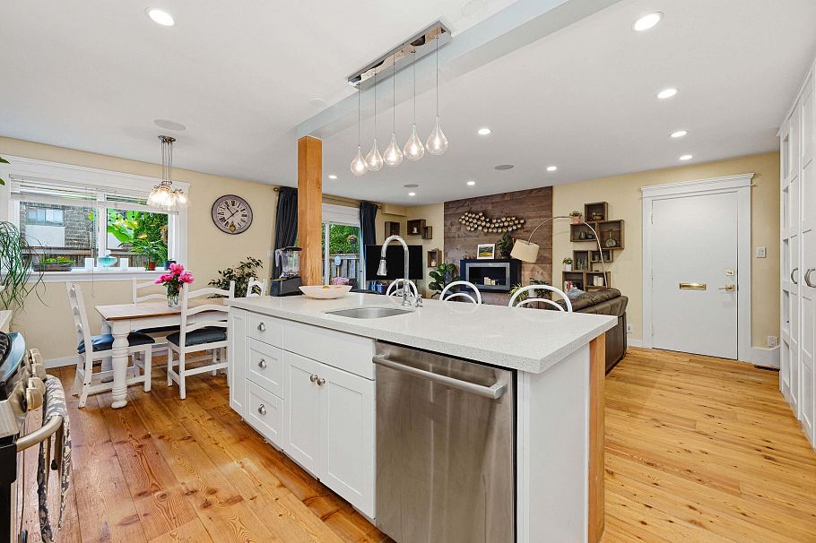 1126 Premier Street North Vancouver, BC - 10