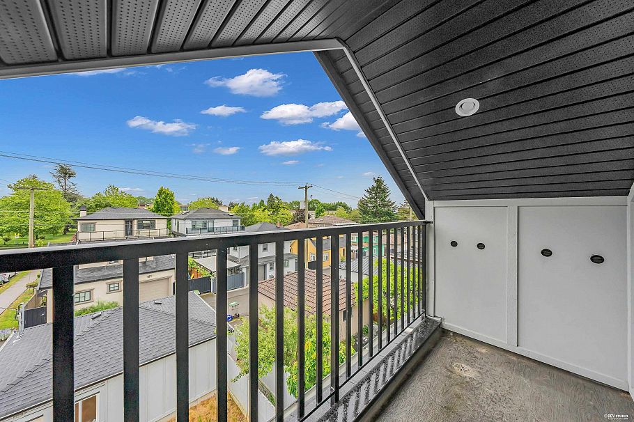 1620 E 53rd Avenue Vancouver, BC - 22
