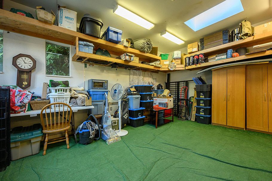 1747 Bellelynn Place North Vancouver, BC - 32