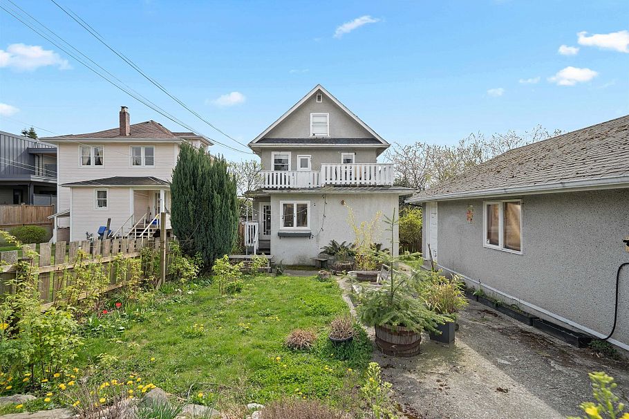 444 E 6th Street North Vancouver, BC - 13