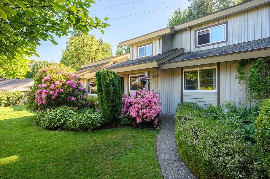 1747 Bellelynn Place North Vancouver, BC - 3