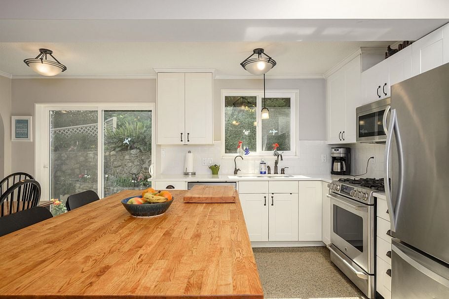 1747 Bellelynn Place North Vancouver, BC - 14