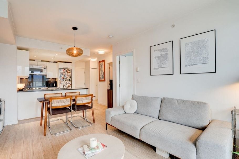 201 983 E Hastings Street Vancouver, BC - 6