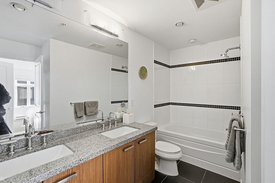 2761 Guelph Street Vancouver, BC - 11