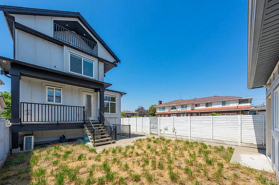 1620 E 53rd Avenue Vancouver, BC - 26