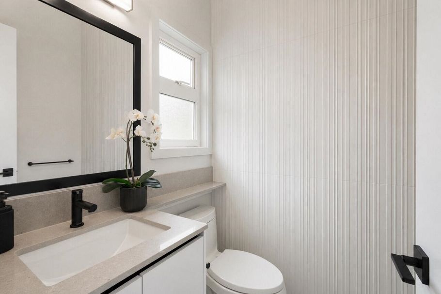 827 E 32nd Avenue Vancouver, BC - 20