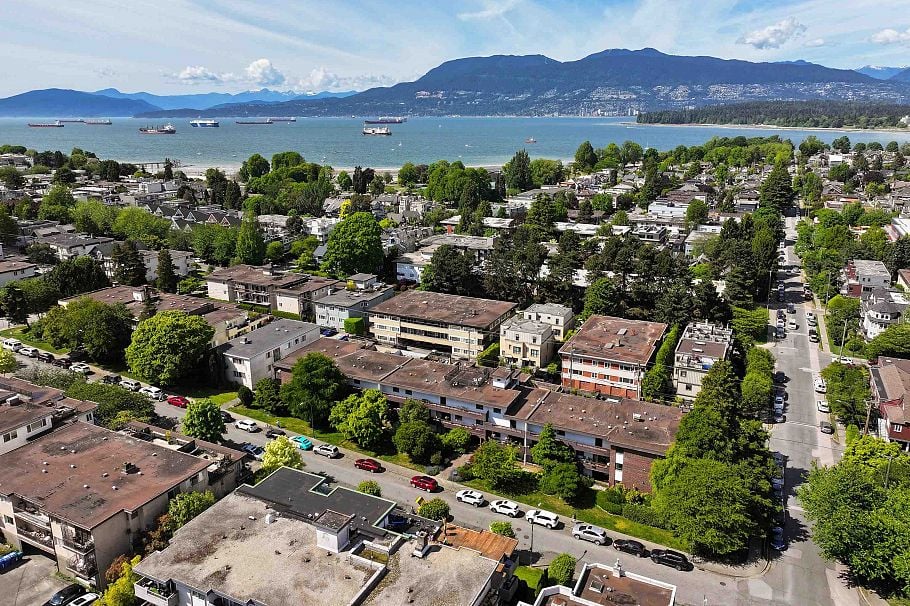 206 2025 W 2nd Avenue Vancouver, BC - 1