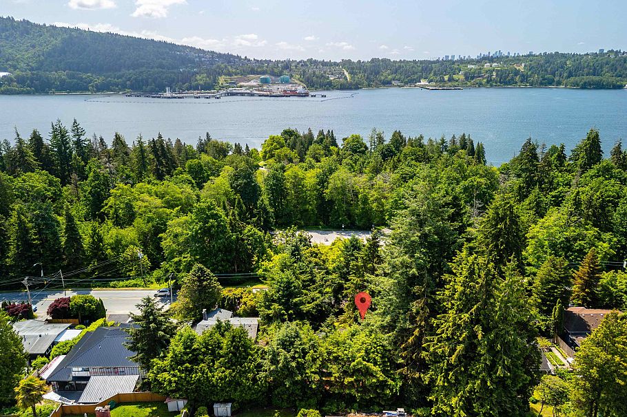 4150 Dollarton Highway North Vancouver, BC - 2