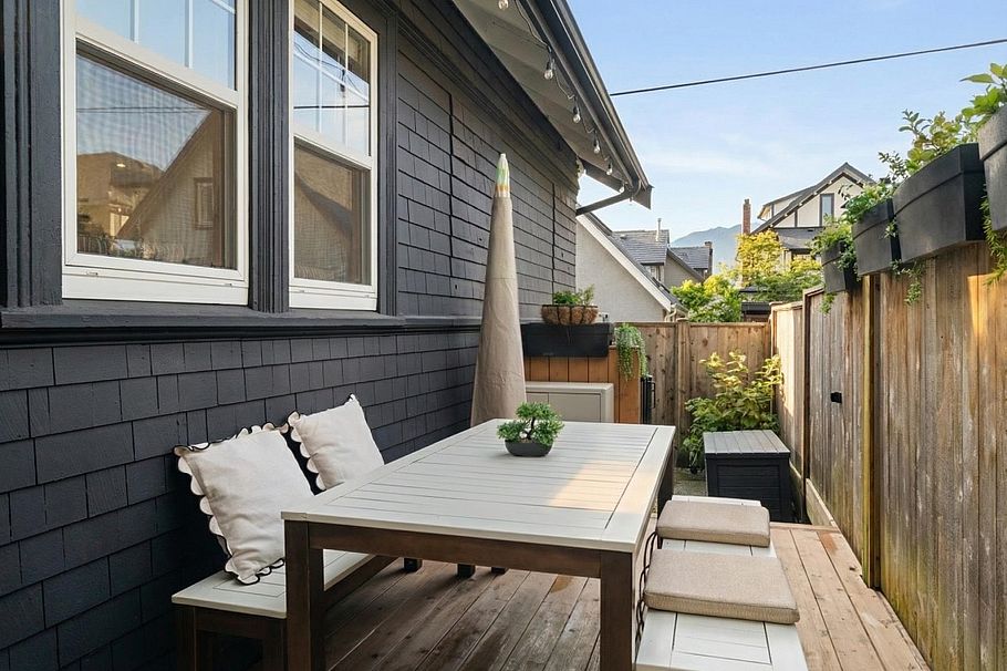 737-745 St. Andrews Avenue North Vancouver, BC - 27