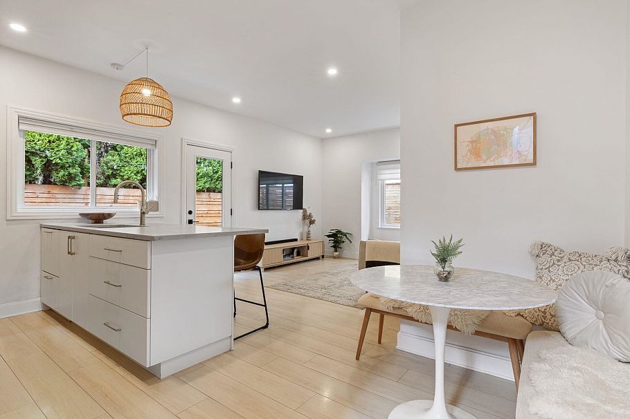 737-745 St. Andrews Avenue North Vancouver, BC - 4