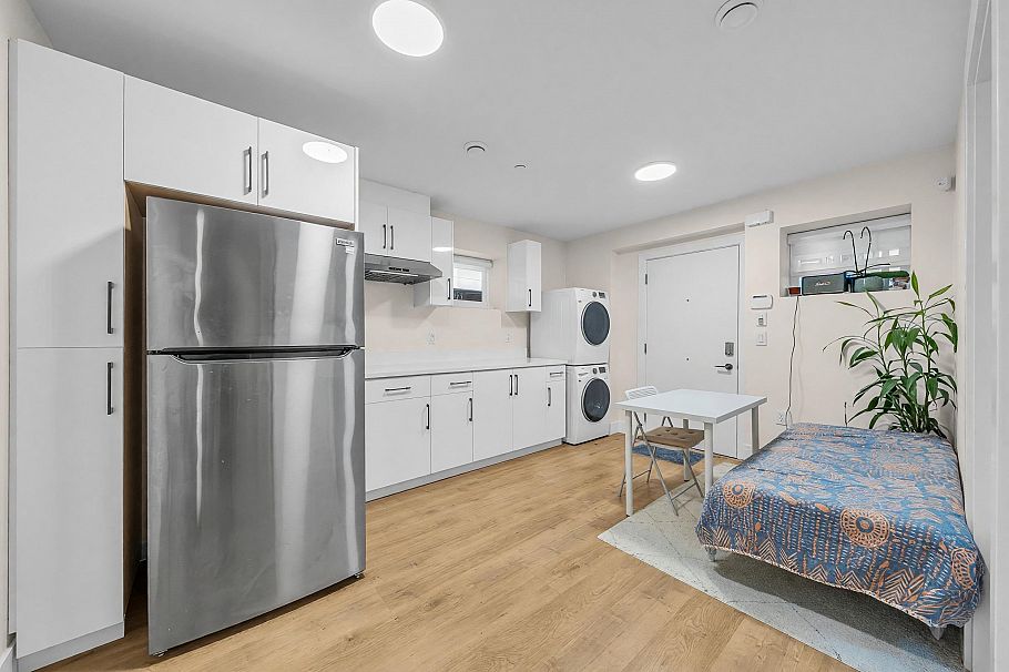 1620 E 53rd Avenue Vancouver, BC - 30
