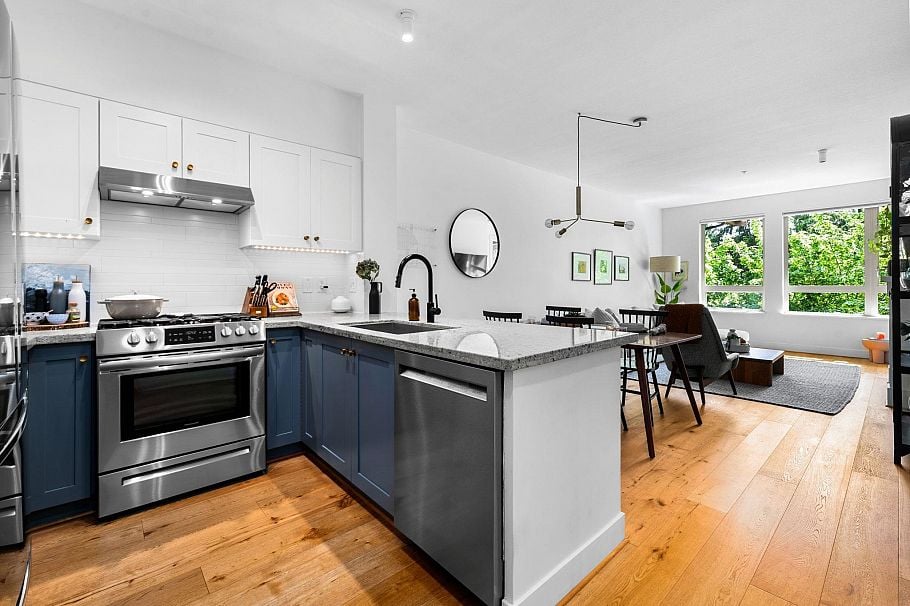 412 2601 Whiteley Court North Vancouver, BC - 12