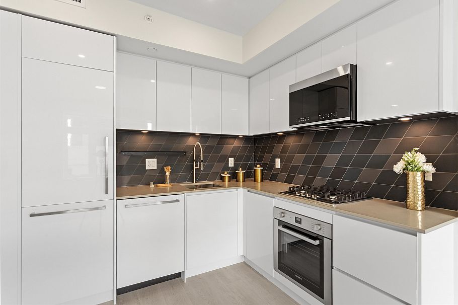306 3264 Vanness Avenue Vancouver, BC - 1