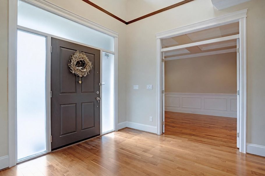 4986 Shirley Avenue North Vancouver, BC - 4