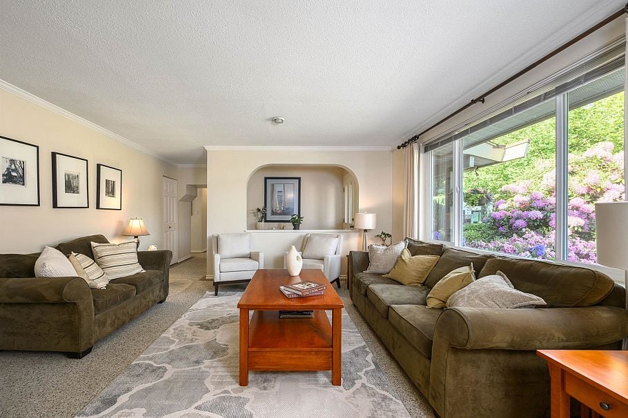 1747 Bellelynn Place North Vancouver, BC - 5