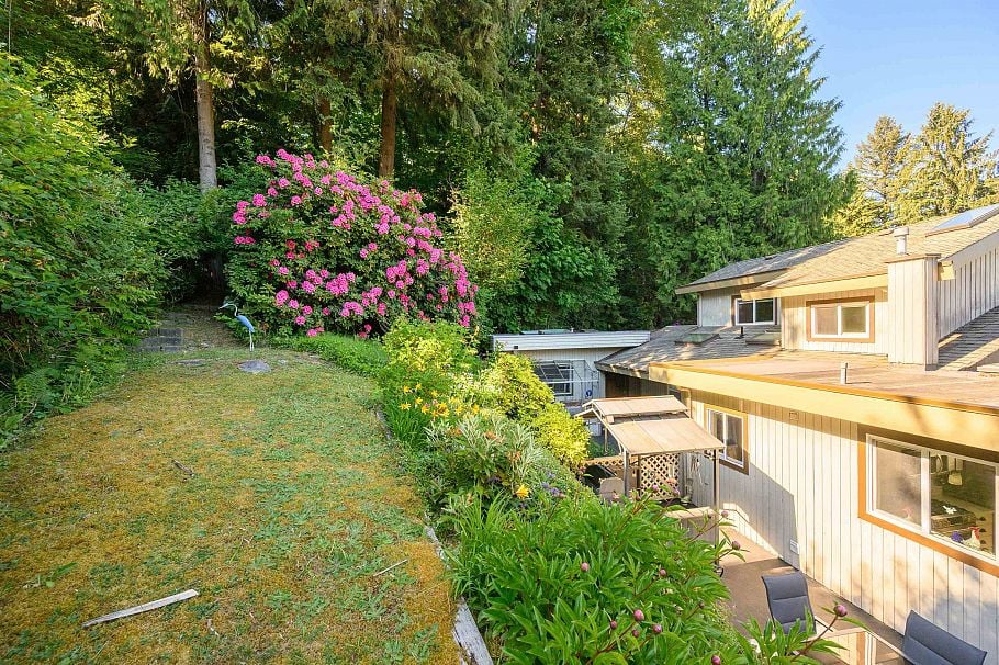 1747 Bellelynn Place North Vancouver, BC - 19