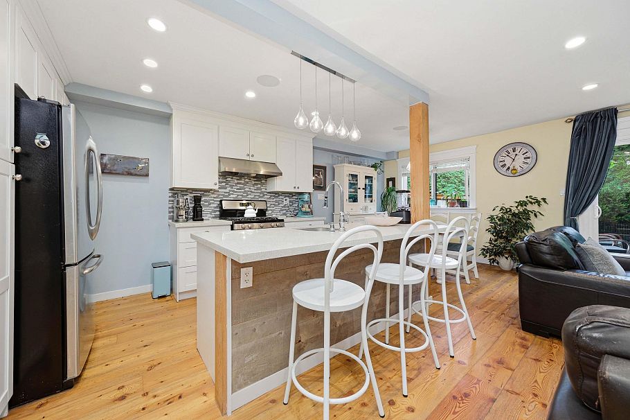 1126 Premier Street North Vancouver, BC - 1
