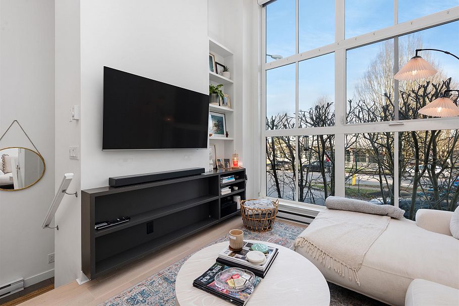 3429 Porter Street Vancouver, BC - 3