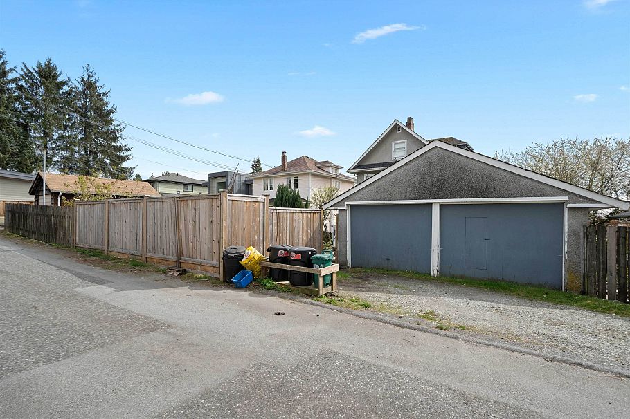 444 E 6th Street North Vancouver, BC - 17