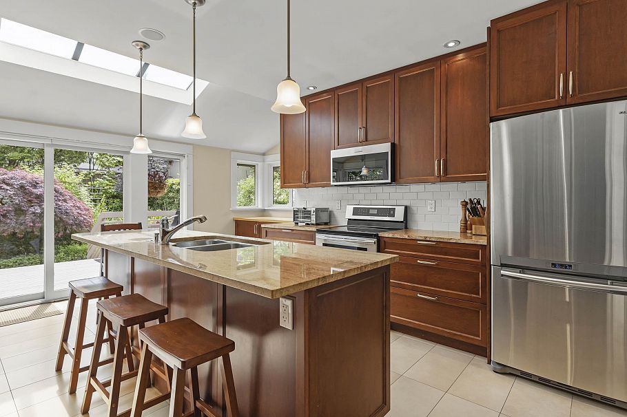 3820 W 12th Avenue Vancouver, BC - 20